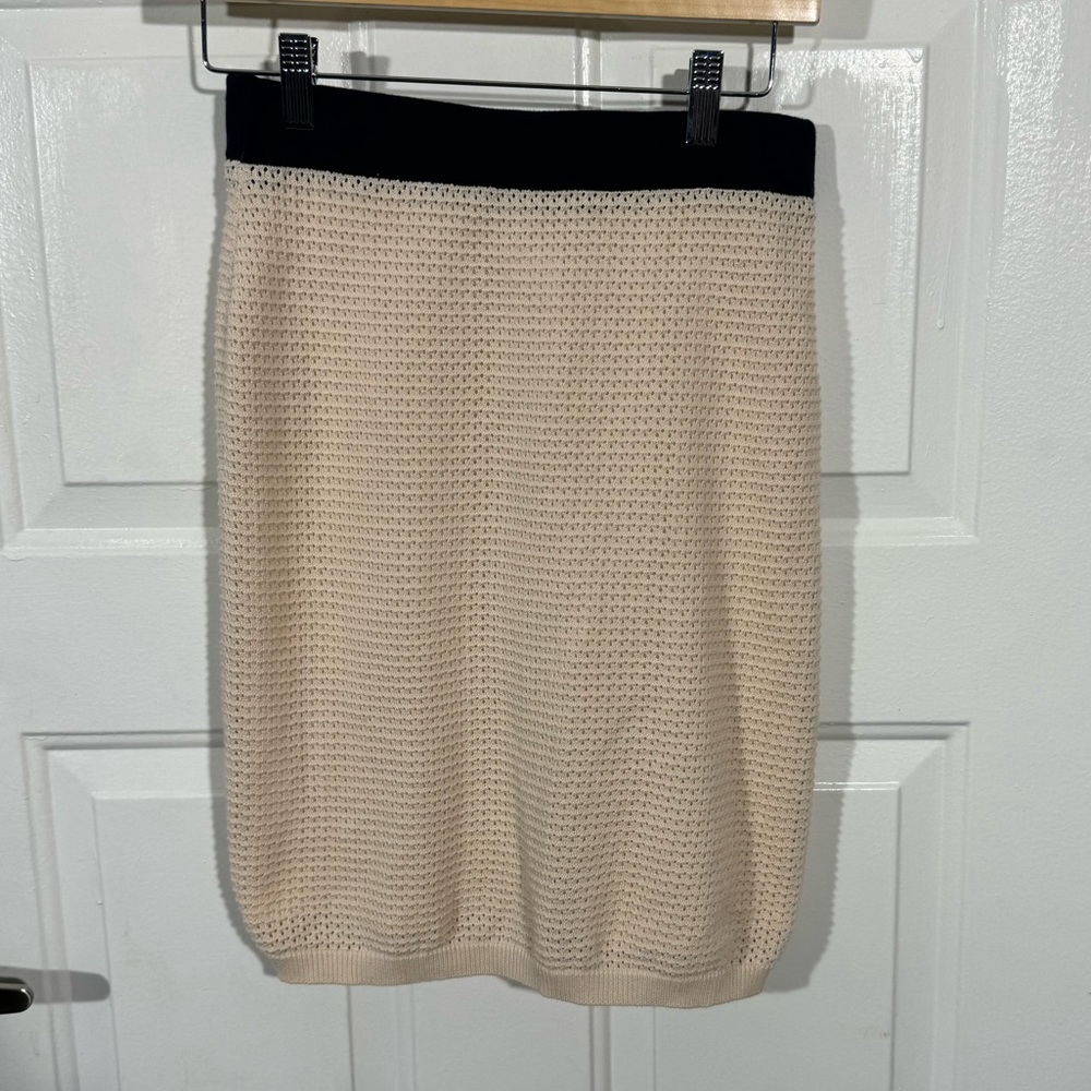 Flat White Knitted Skirt - Women's Size XS, Cozy Chic in Every Stitch - Picture 1 of 6